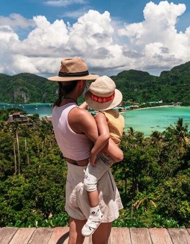mom and child on vacation