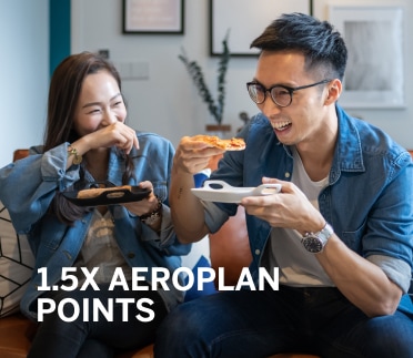 Couple eating takeout