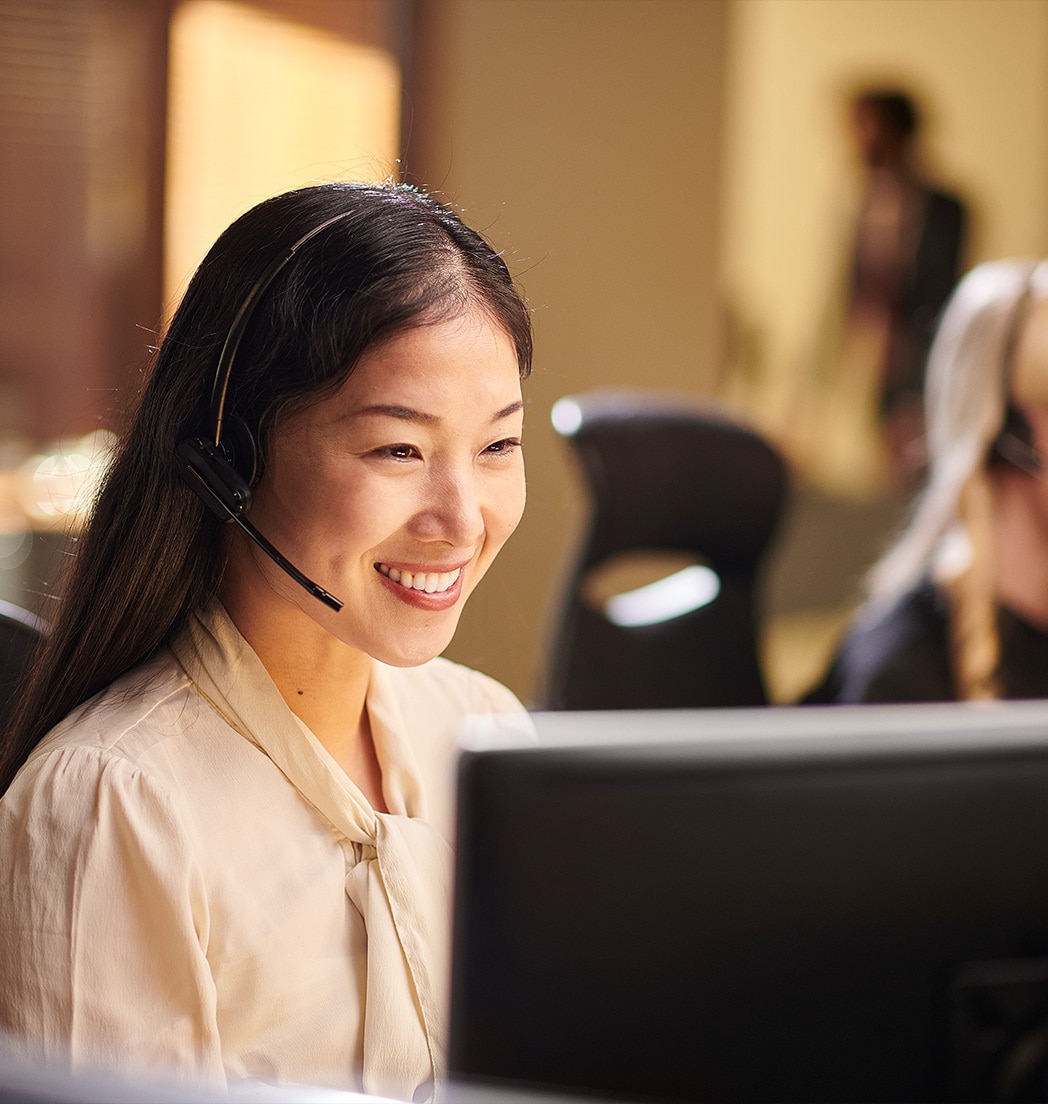Eine Frau mit Headset