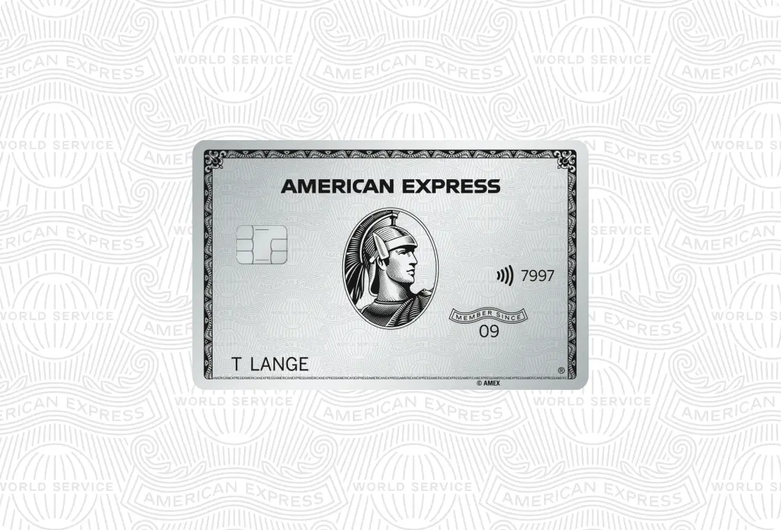 Die Platinum Plus Card Zusatzkarte vor einem strukturiertem Hintergrund.