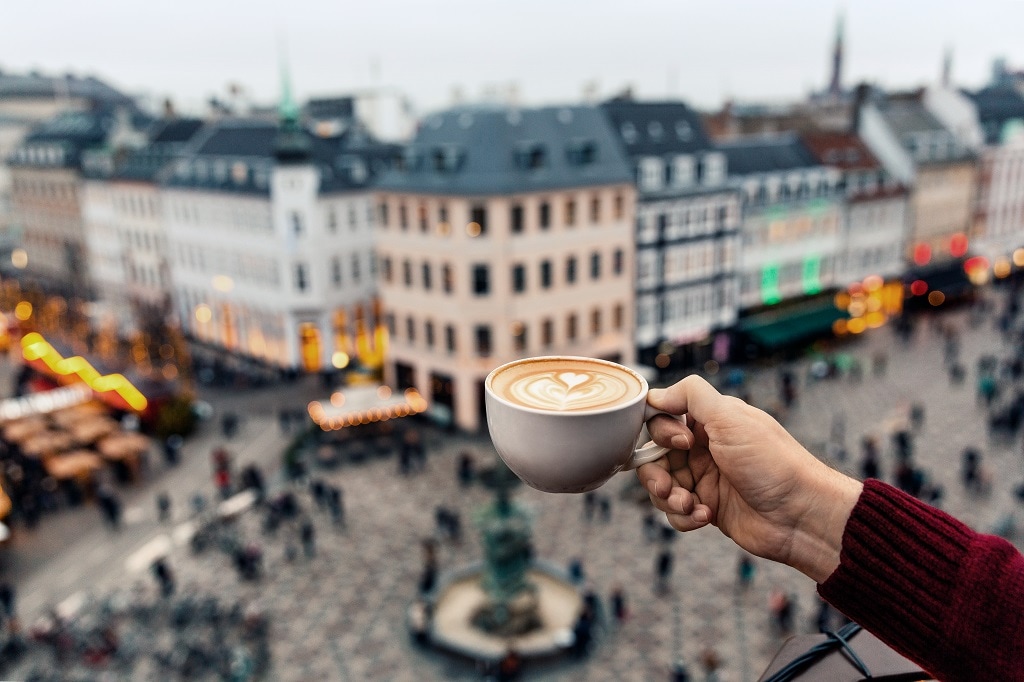 A man hand holding coffee cup.