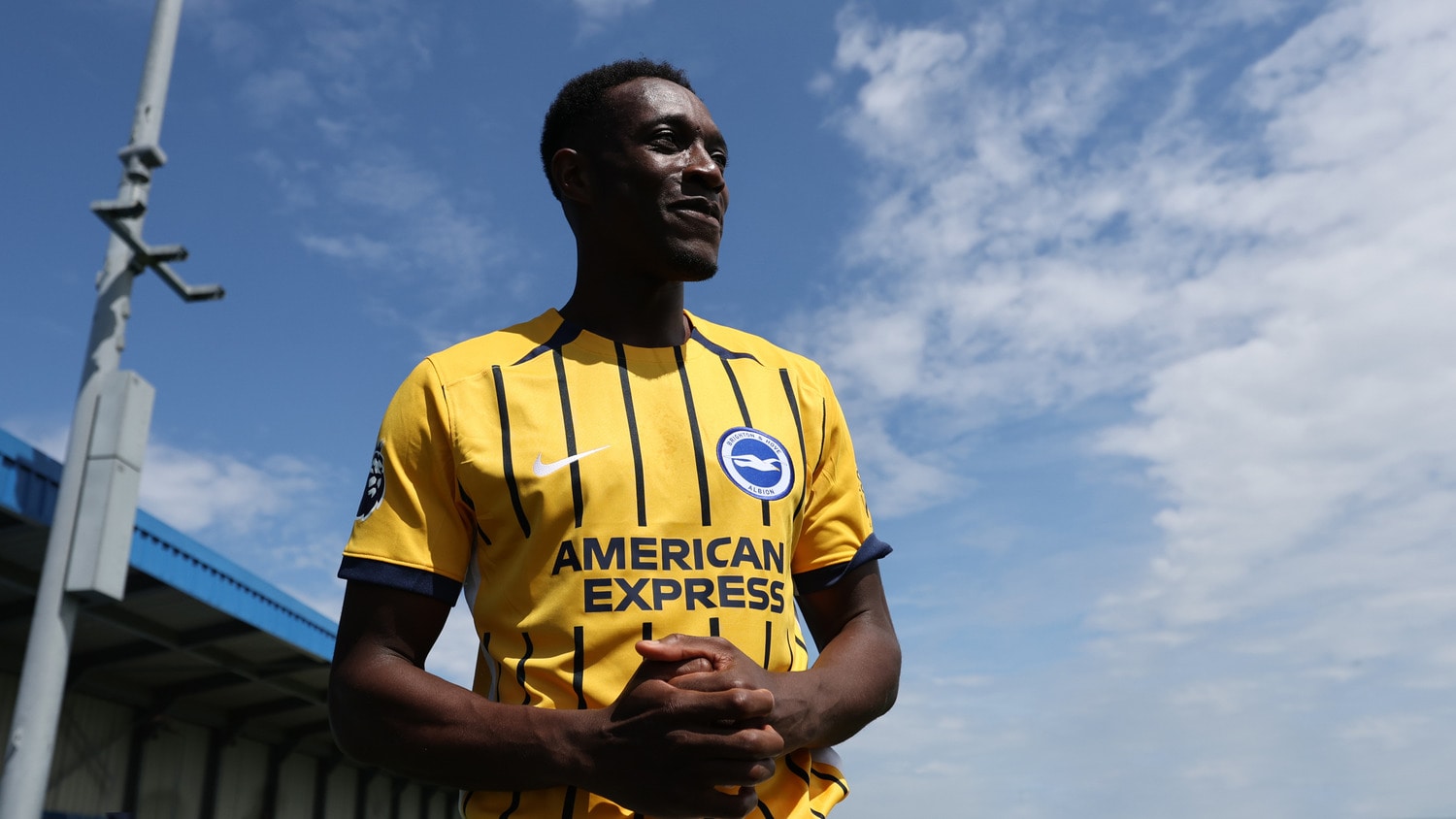A Brighton & Hove Albion player wearing the away kit.