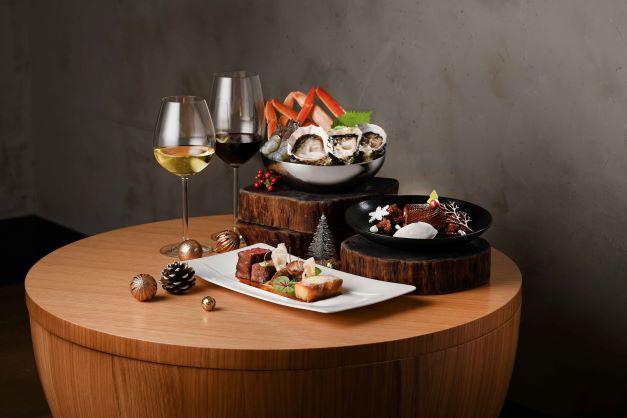 Alibi_Set_Dinner_visual