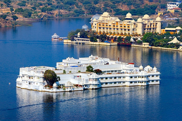 Lake city known for palaces and romance