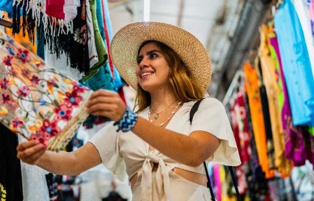 Shopping experience at a Hyderabad market