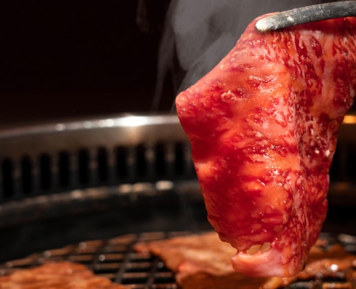 Yakiniku being cooked over a grill