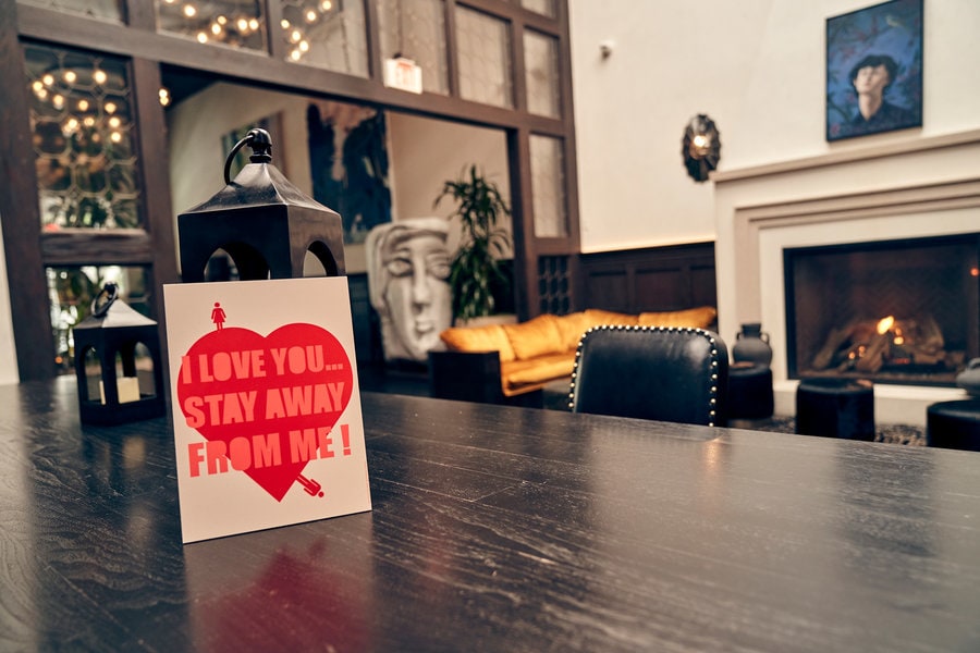  Sign on dining table "I love you, but keep your distance!"