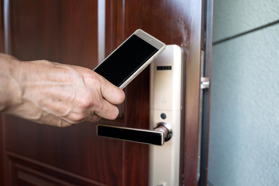  using mobile phone to enter hotel room