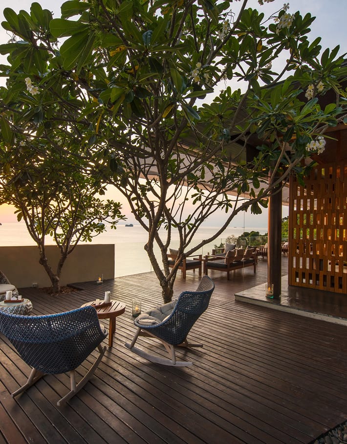 Serene hotel setting with Hilton Honors logo