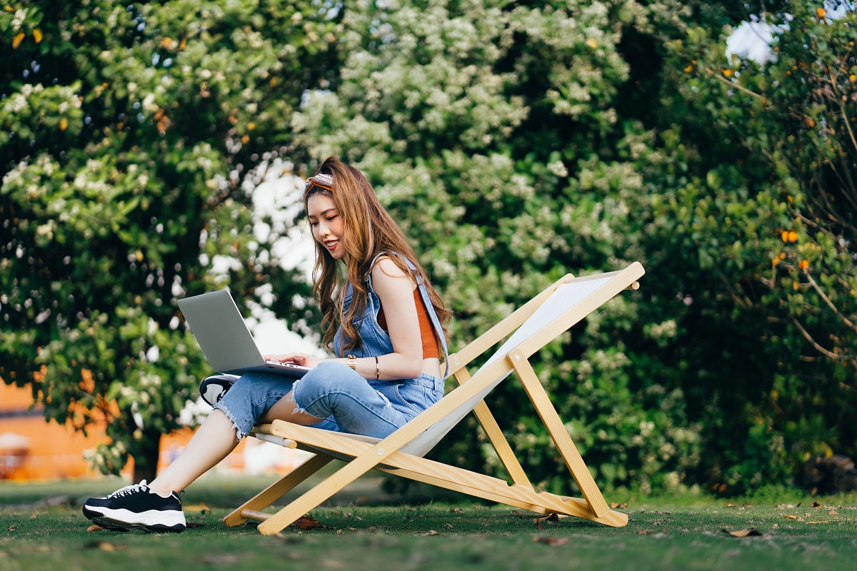 A professional image of an international student using a laptop to apply for a credit card.