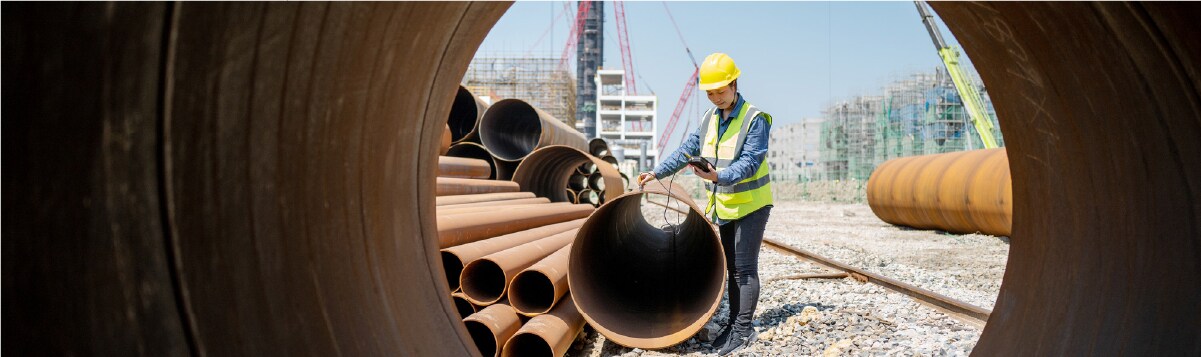 hombre trabajando en obra
