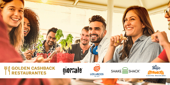 Un grupo de personas en un restaurante.