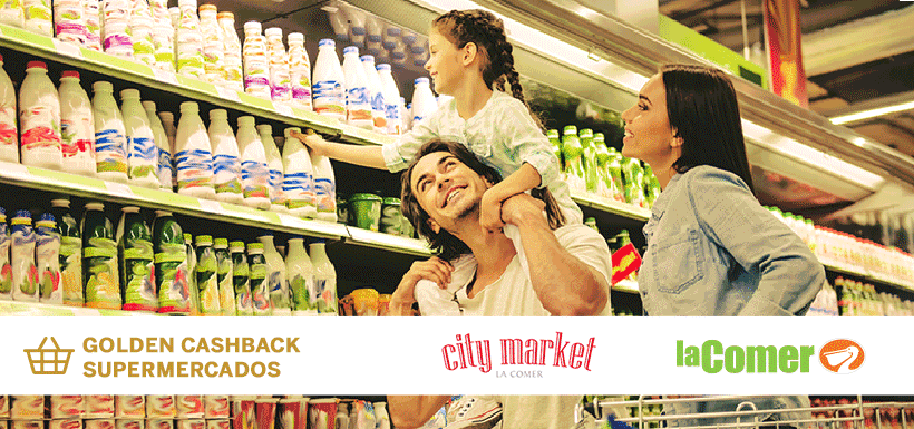 Una familia haciendo compras en un supermercado.