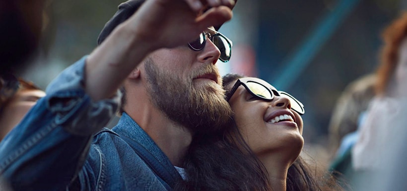 personas en concierto