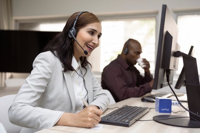 Representante de servicio al cliente.