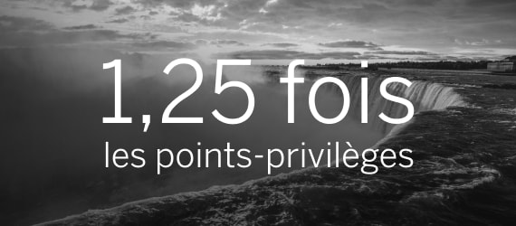 Chute d’eau en noir et blanc