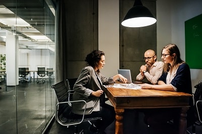 Grazie alla tua Carta, hai accesso gratuito al Club Ulisse e puoi premiare le tue spese professionali con le miglia del programma MilleMiglia Alitalia.