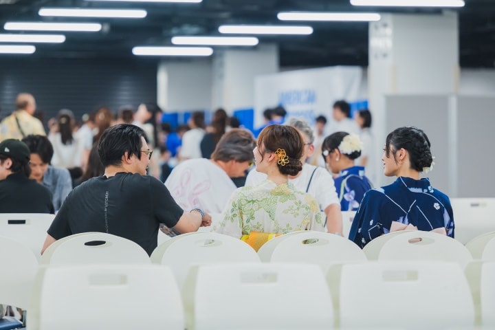  花火までの時間を涼しく過ごせる 快適な屋内スペース