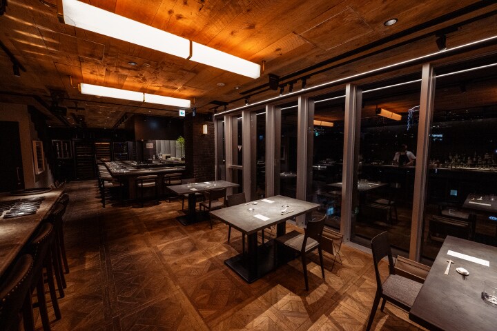 上 質さを感じさせる店内の佇まいも  料理の味わいを引き立てます