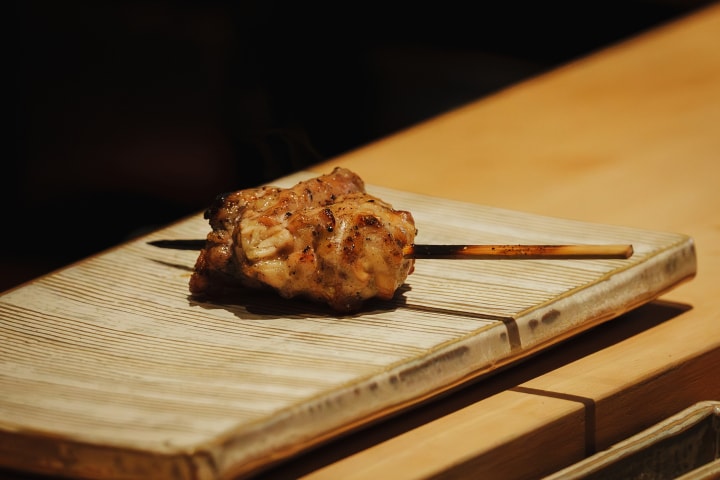 池川氏が“近火の強火”で焼き上げる  代名詞の「せせり」