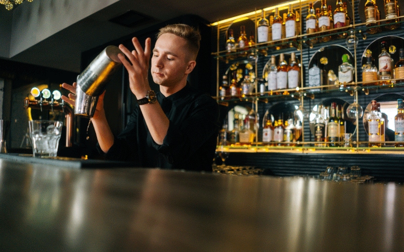 マナーを守って、スマートにバーを楽しもう