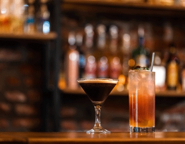 【初心者向け】バーの楽しみ方～種類や頼み方など基礎から解説～