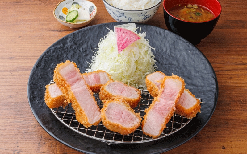 【大阪／とんかつKATSU華】胃もたれ知らずな華やかな口当たりのとんかつ