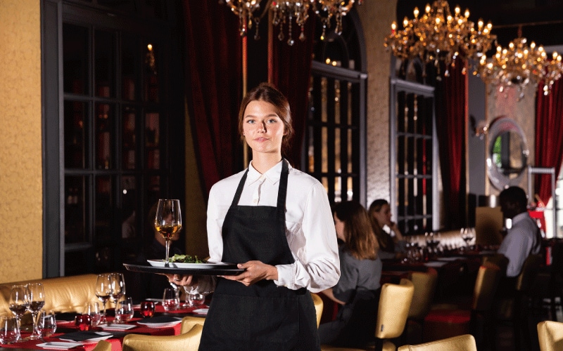 レストランでは「サーヴィス」を味方にするべし！