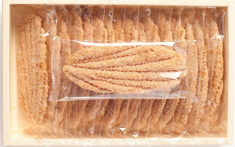 華やかな形と大きめのサイズで1枚でも贅沢感ある「銀座ウエストのリーフパイ」