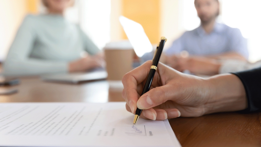 プロに聞く、クレジットカードのかっこいいサインの書き方