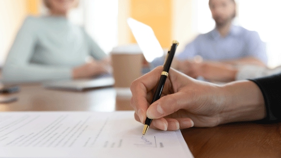 プロに聞く、クレジットカードのかっこいいサインの書き方