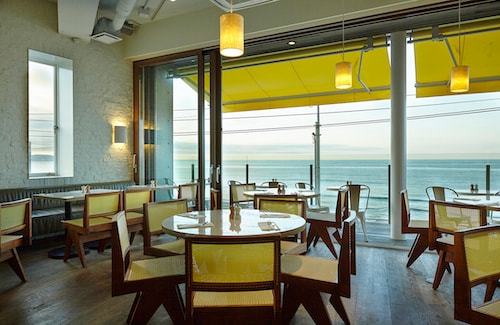 「bills 七里ヶ浜」で、海を眺めながらゆっくり休憩を