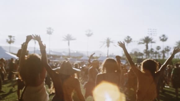 【2026年版】夏フェスの楽しみ方｜野外型フェス（フジロックなど）、都市型フェス（サマソニなど）どう違う？どう選ぶ？準備や過ごし方を解説