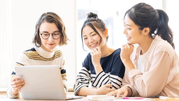 アメックスを家族・友人に紹介する方法や特典について