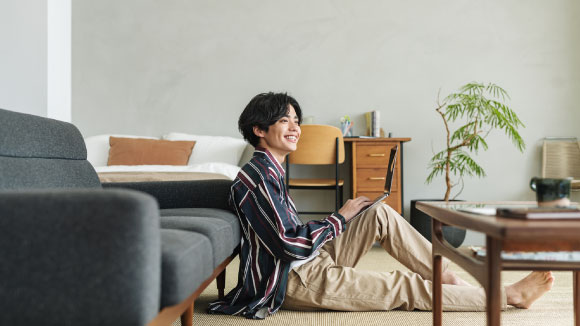 一人暮らしに必要な費用は？初期費用や生活費、クレカ活用のメリットを解説