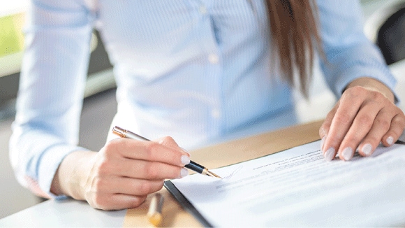 クレジットカードの審査期間や発行までの日数・必要書類について解説