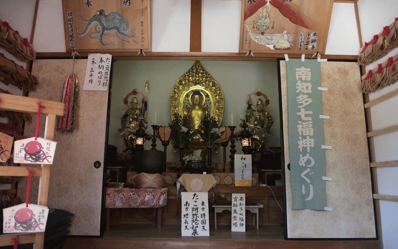 縁結びのパワースポット「安楽寺」と映えスポット、恋人ブランコへ