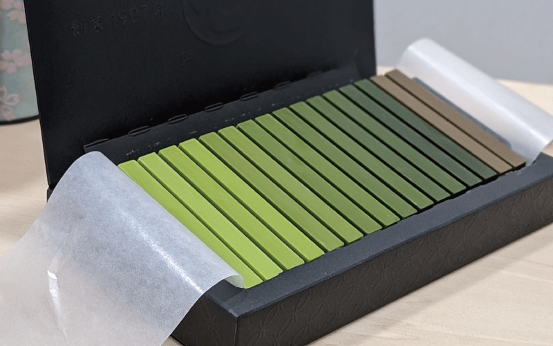 今までにない濃さの抹茶チョコに驚く。ななやの「Premium MATCHA 7」