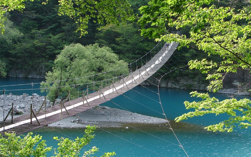 夢のつり橋を渡って開運も。人気のパワースポット