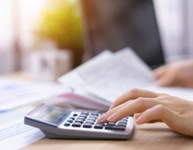 法人カードを持つメリットは？経費削減や特典について解説