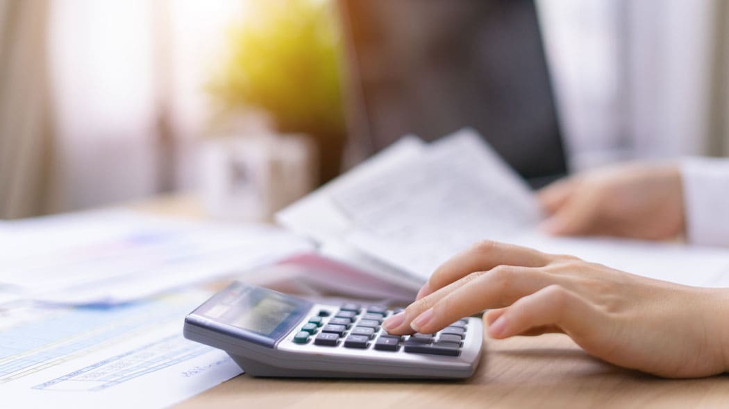 法人カードを持つメリットは？経費削減や特典について解説