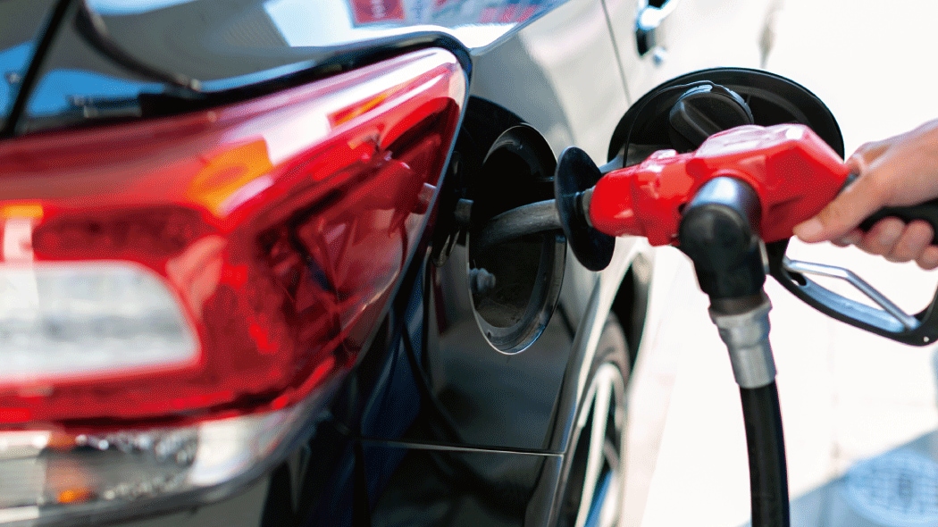 ガソリン代は法人カードとガソリンカードのどちらで支払うのがお得？