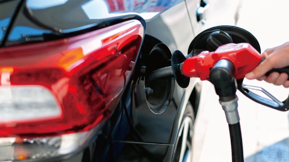 ガソリン代は法人カードとガソリンカードのどちらで支払うのがお得？