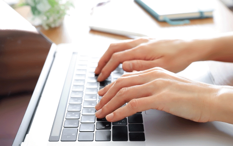 ビジネス・カードの申し込みはオンラインで可能