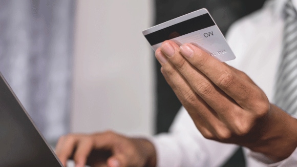 【公式】アメックスの3種類のビジネス・カードの特長を解説