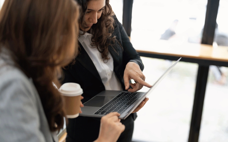 ハロー効果のメリット／デメリットと、人事評価ミスを防ぐために注意すべき点