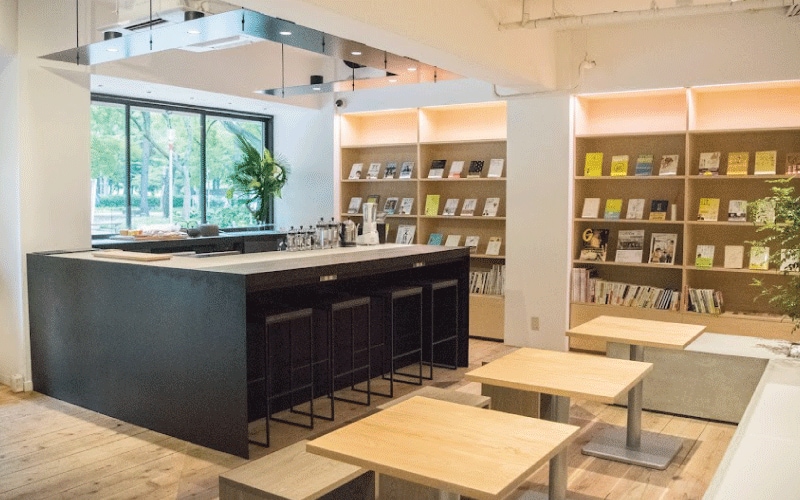 200冊以上もの書籍が揃う「CHASHITSU Japanese Tea & Coffee」