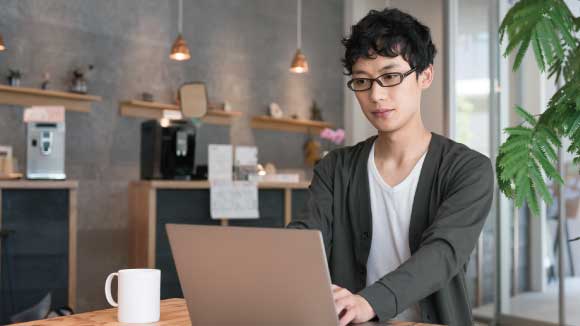 フリーランスにおすすめのクレジットカードは？選び方、申し込み時の記載方法、審査について解説