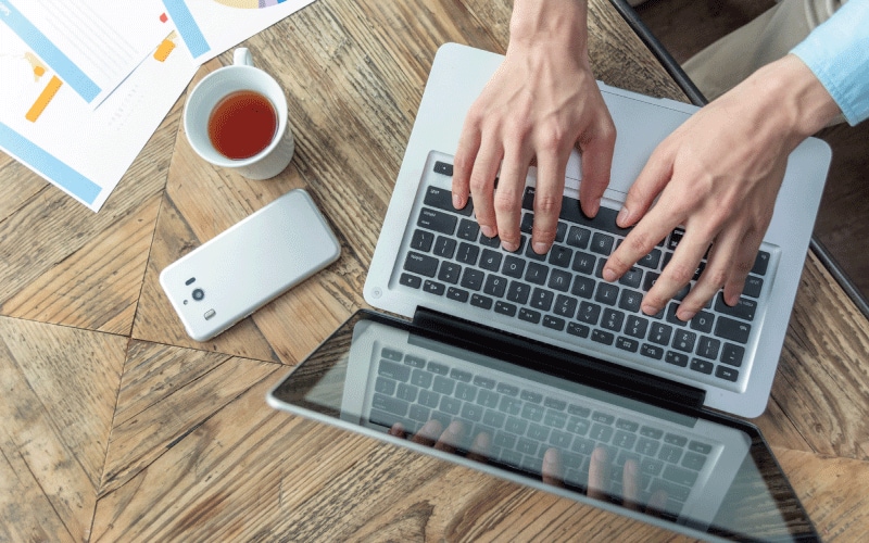 ビジネス・カードの申し込みはオンラインで可能