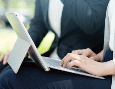 「取り急ぎ」を取引先に使うのはNG？「取り急ぎ」の意味と失礼にならない言い換え例文